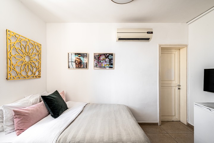 Listing 1 Solo Studio by Jaffa's Flea Market ☮ Loginn Autonomous Hotels