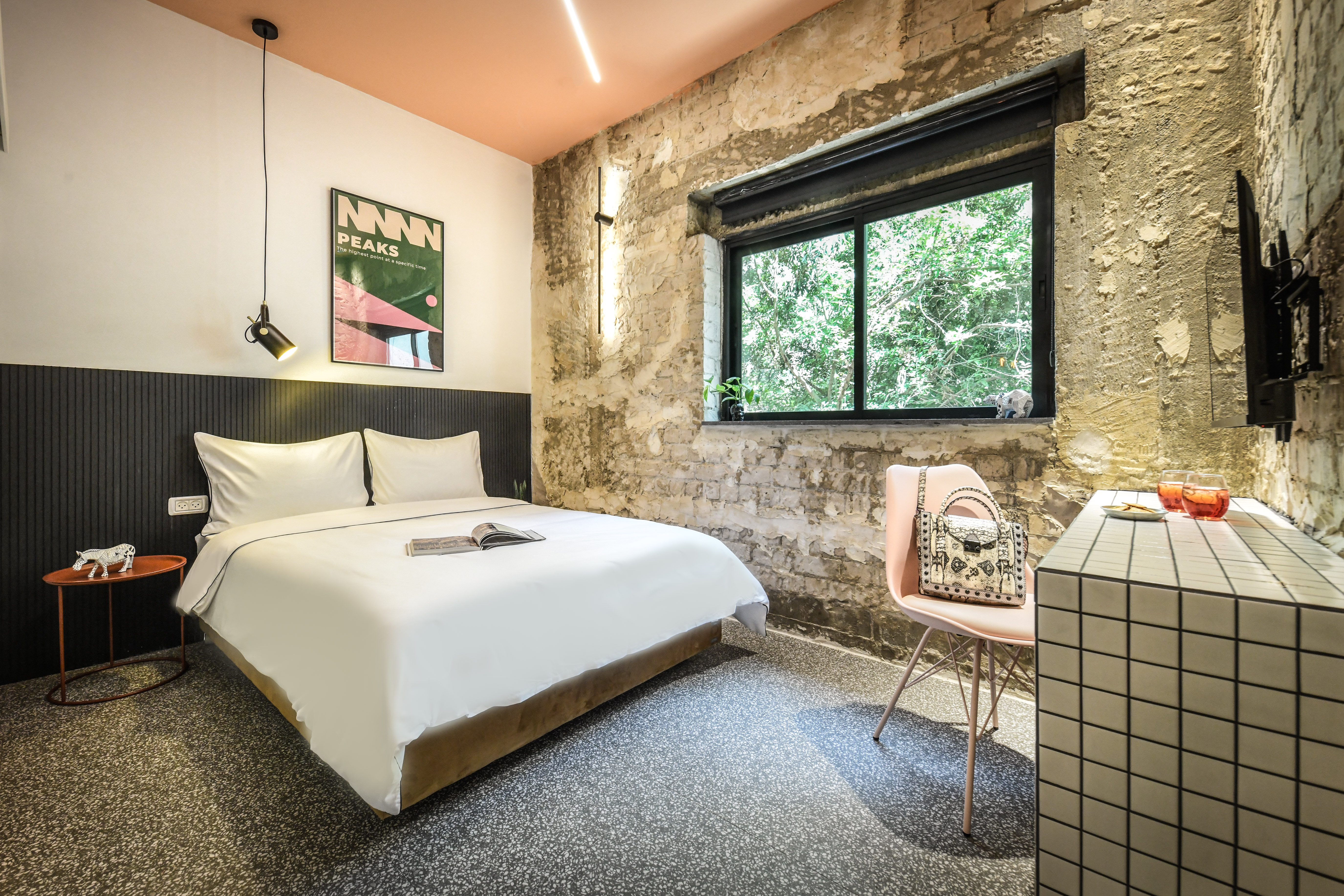 Contactless Stay-Classic Studio by the Dizengoff! Loginn Autonomous Hotels