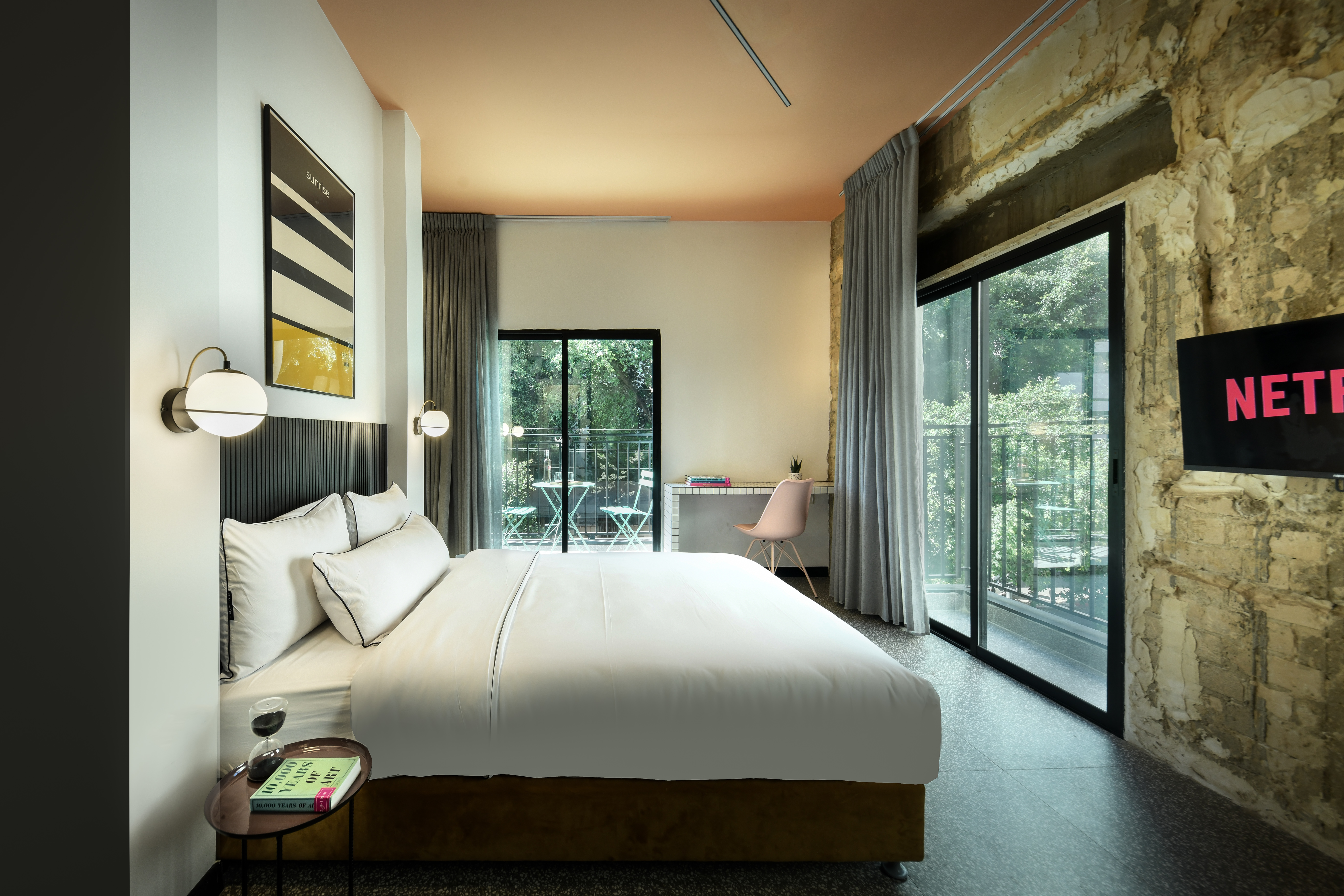 Modern suite/Amazing Location with 2 Balconies! Loginn Autonomous Hotels
