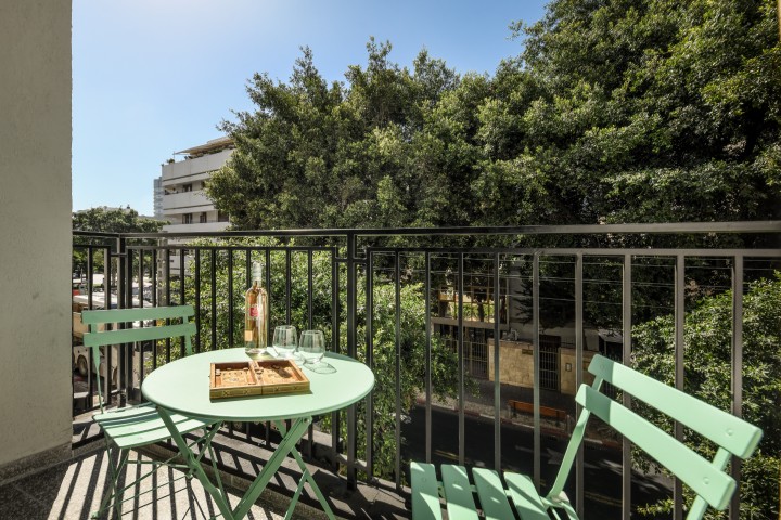 Listing 3 Modern suite/Amazing Location with 2 Balconies! 1 Loginn Autonomous Hotels