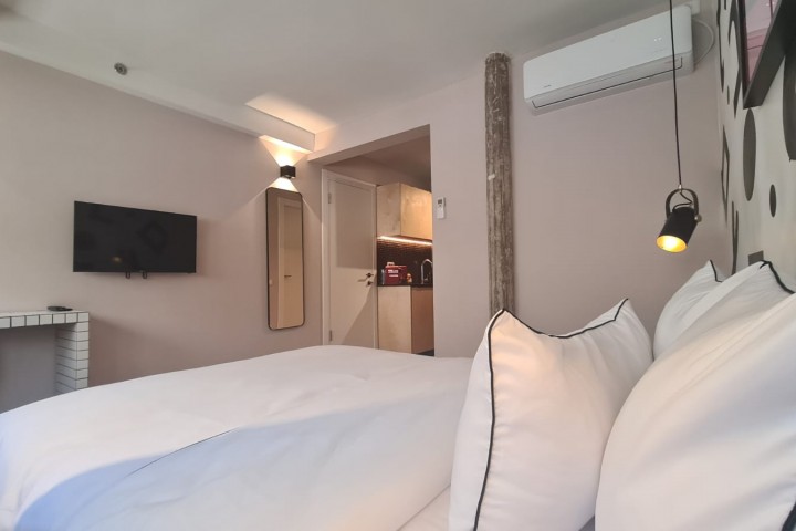 Listing 7 Adjoined apartment + Kitchen > 1Min to the Beach! 5 Loginn Autonomous Hotels