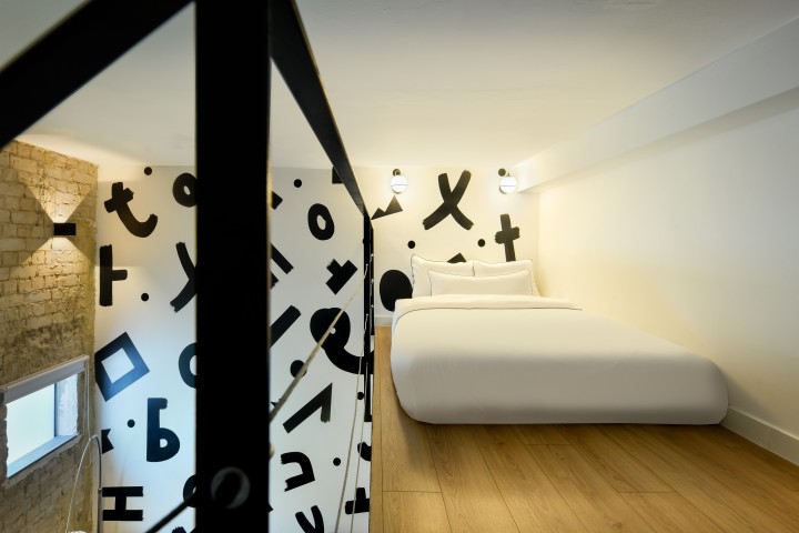 Listing 4 Amazing Studio with 2 Balconies > Dizengoff Square 2 Loginn Autonomous Hotels