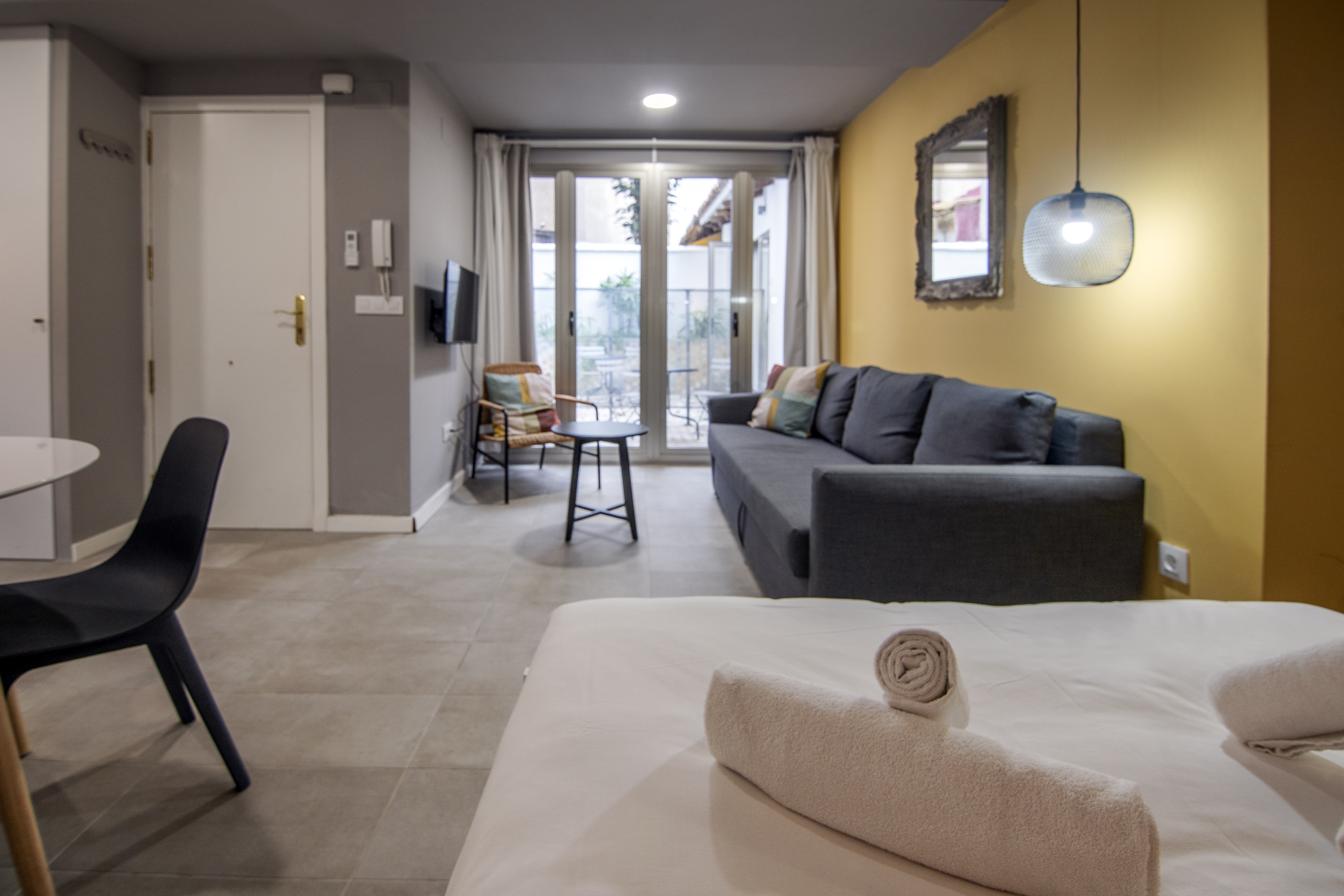 DT Modern studio a few blocks away from the centre 3 VLC HOST: Alquiler apartamentos corta duración
