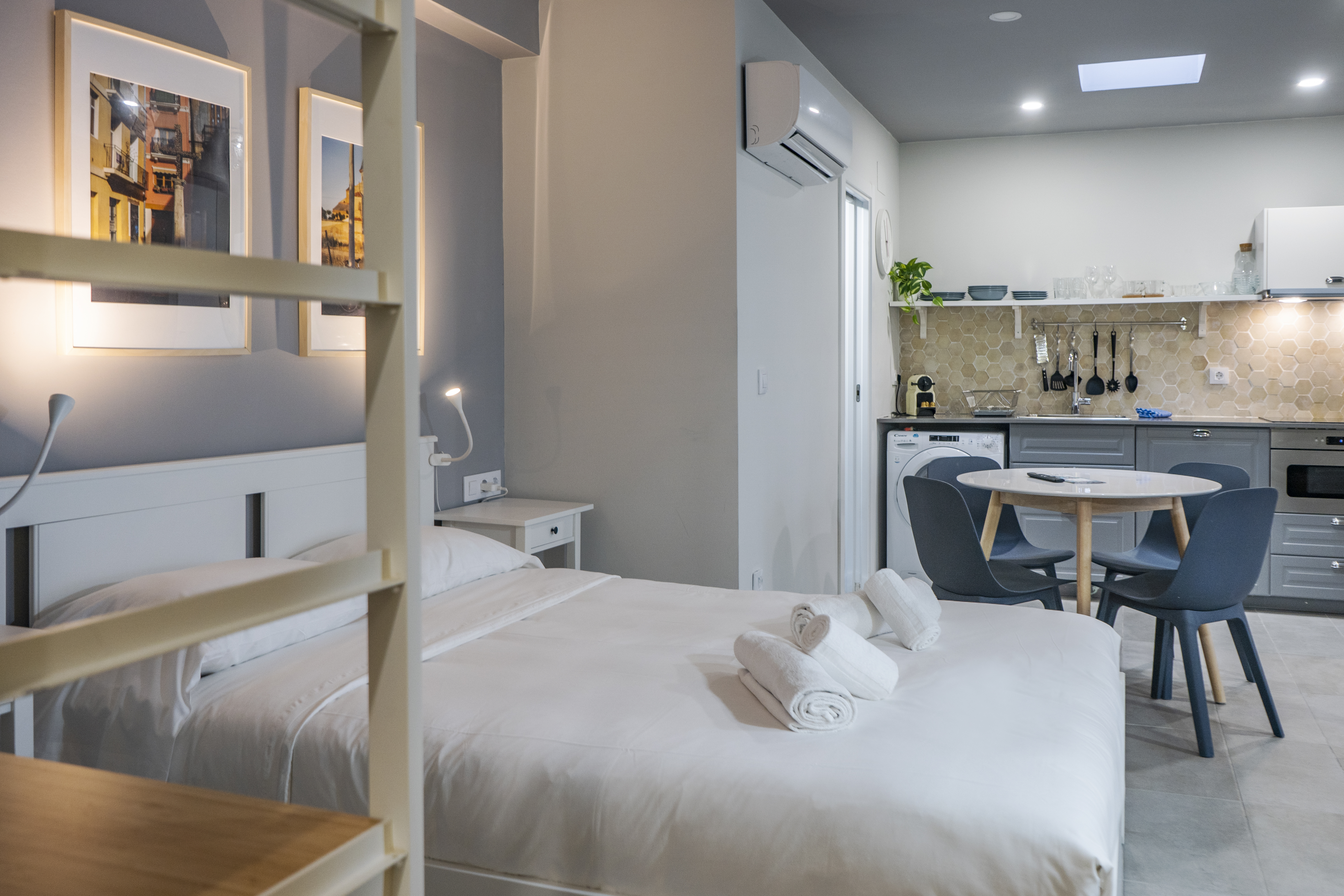 DT Modern studio a few blocks away from the centre 21 VLC HOST: Alquiler apartamentos corta duración