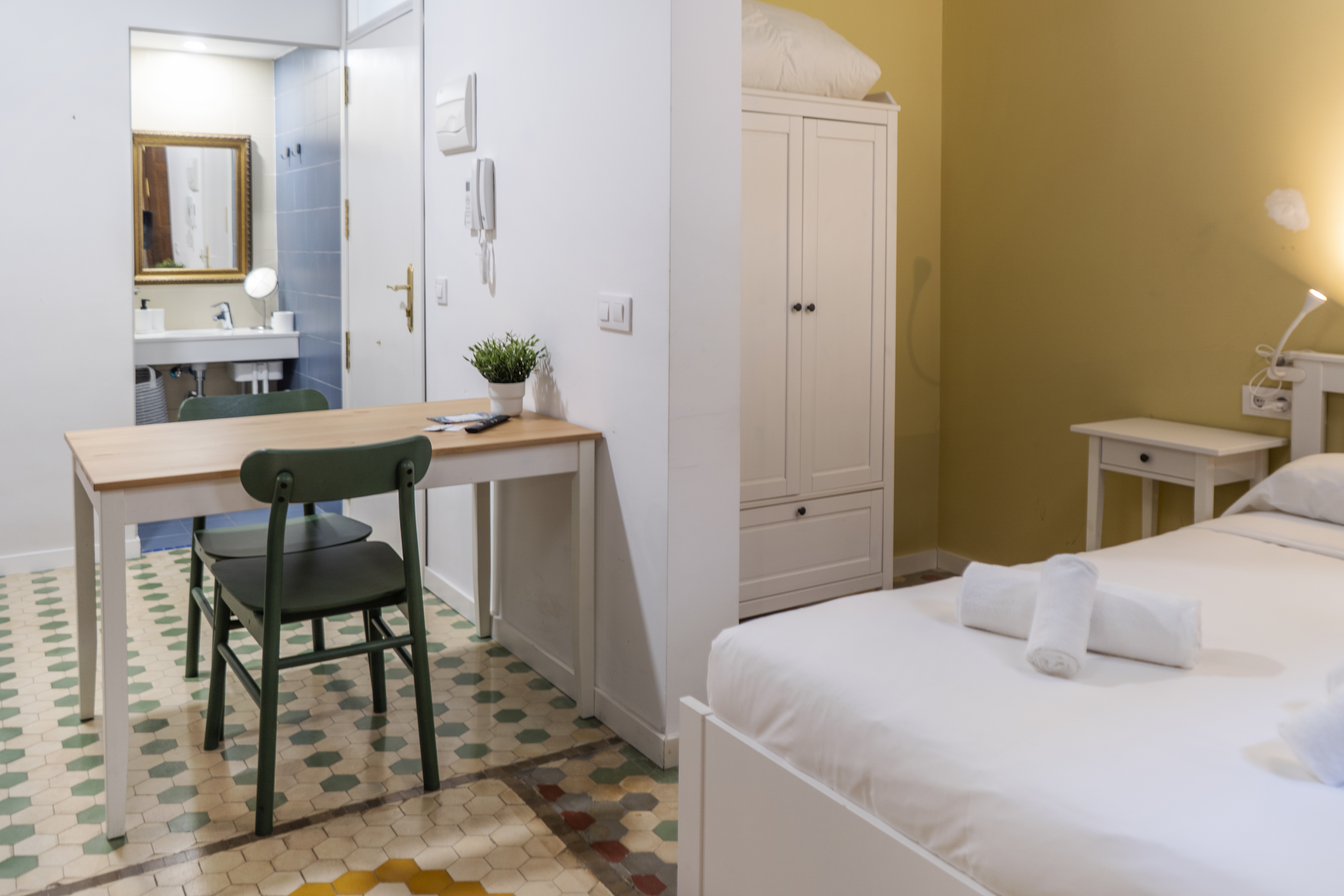 AT Modern studio next to the city centre 8 VLC HOST: Alquiler apartamentos corta duración