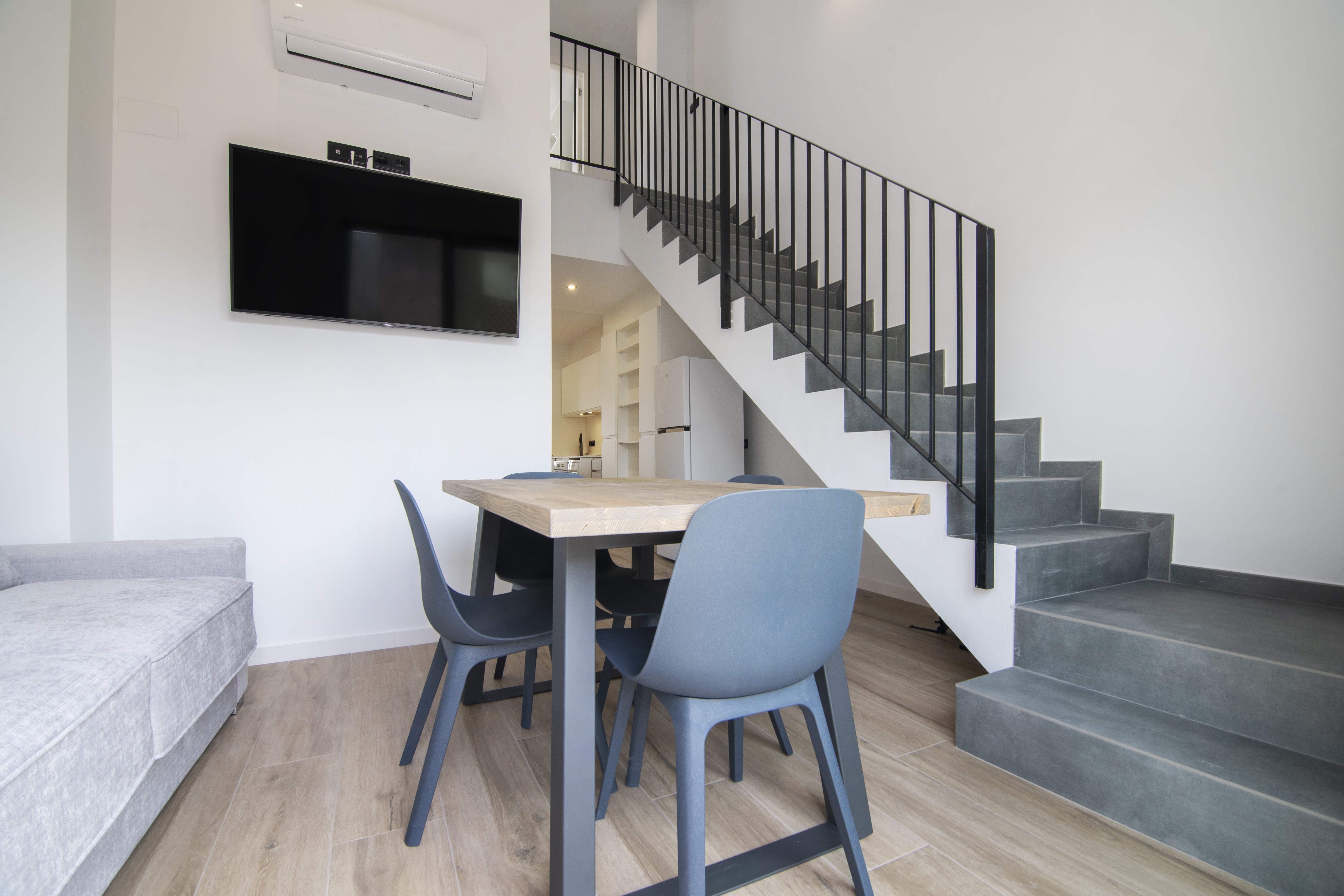 5T Elegant Duplex Penthouse in the Heart of Valencia's Carmen District with Private Terrace 24 VLC HOST: Alquiler apartamentos corta duración