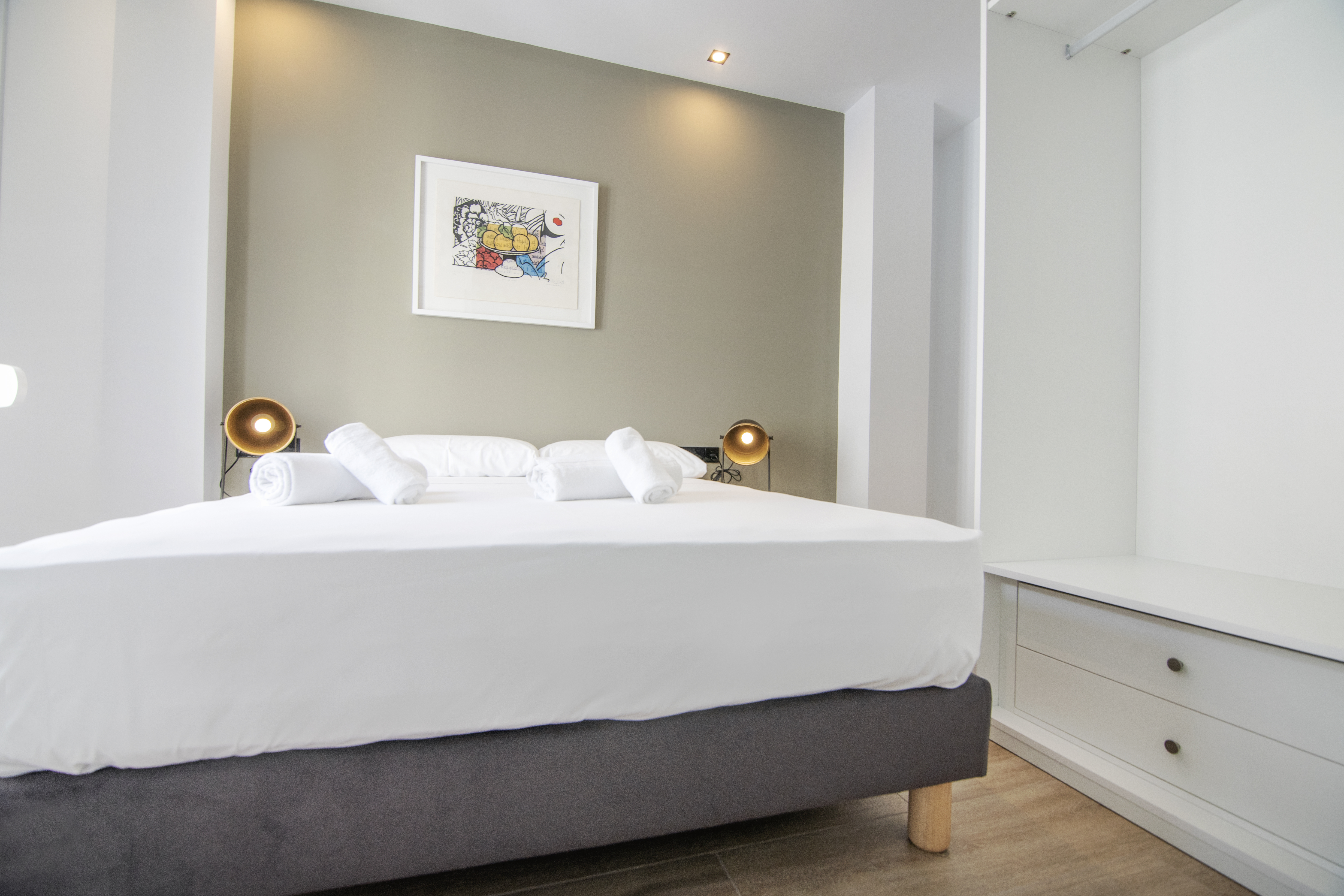 5T Elegant Duplex Penthouse in the Heart of Valencia's Carmen District with Private Terrace 5 VLC HOST: Alquiler apartamentos corta duración