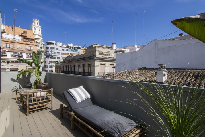 20T Luxury duplex penthouse with terrace for 4 people 7 VLC Host
