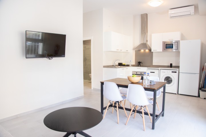 Bright Urban Style apartment close to the beach 4 VLC Host