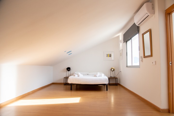 Urban style Apartment by the beachside for 5 guest 15 VLC Host