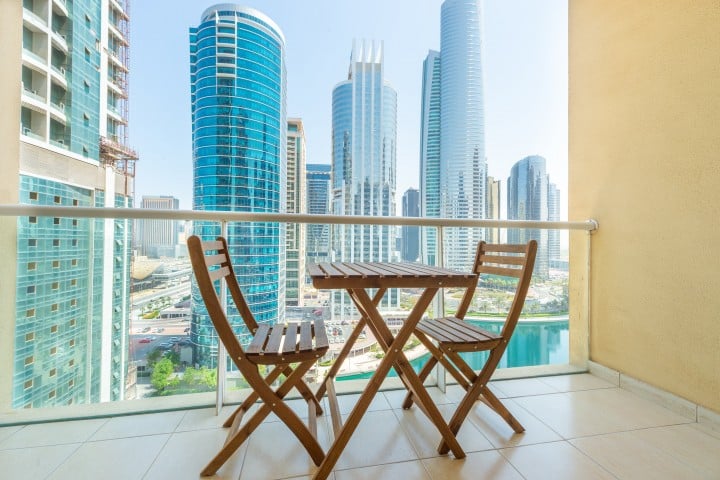 LKV -  Elegant and spacious 1bed with 2 balconies in JLT 0 Luxury Escapes