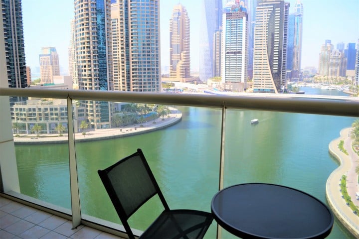 MVT - 1BR with Balcony & Stunning Marina View. 17 Luxury Escapes