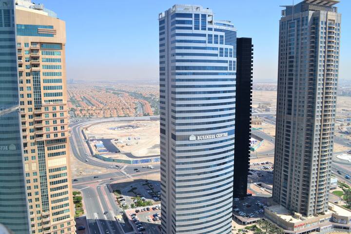Modern furnished studio with balcony in JLT - BRK 8 Luxury Escapes