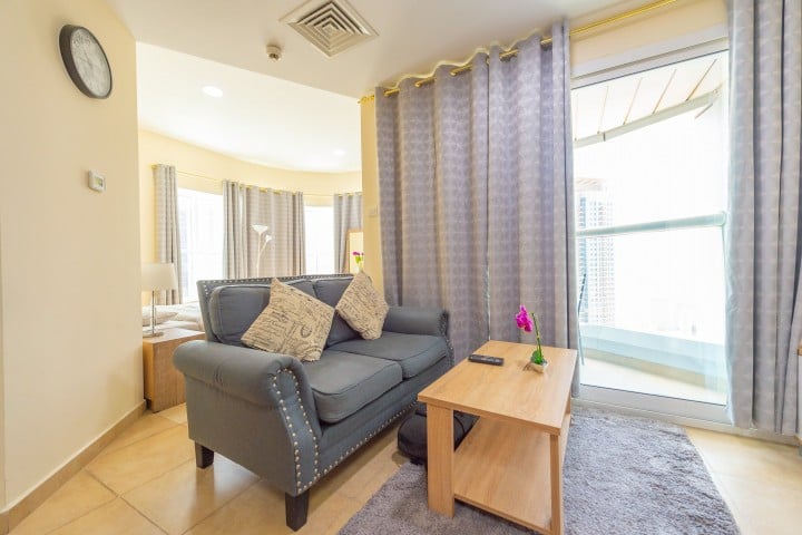 Modern furnished studio with balcony in JLT - BRK 2 Luxury Escapes