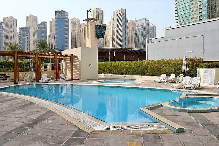 Modern 1 BR Dubai marina near metro - DRT 13 Luxury Escapes