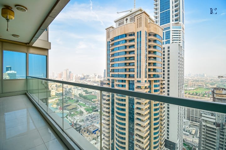 Stunning Sea View 2BR with Sofabed | Nr JBR Beach & Tram - HEI 13 Luxury Escapes