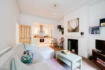 Family friendly flat just minutes from the beach! 2 Places to be