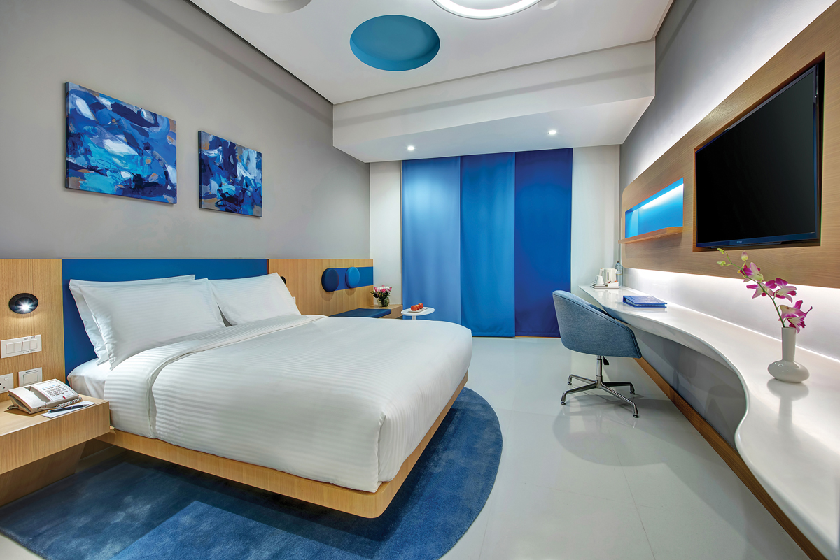 Deluxe Room Near Sharaf DG Metro Station Exit 4 Luxury Bookings