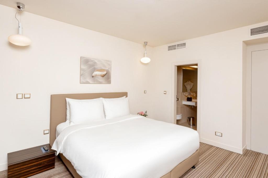 One Bedroom Apartment Near Marina Mall Luxury Bookings