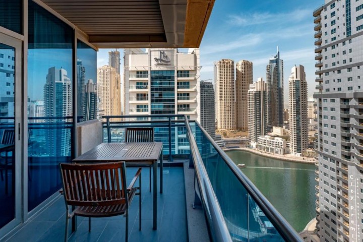 Studio Apartment With Balcony Near Marina Mall 12 Luxury Bookings