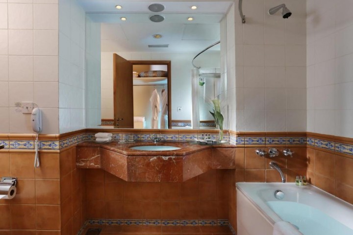 Deluxe Room Near Carrefour Garhoud 2 Luxury Bookings