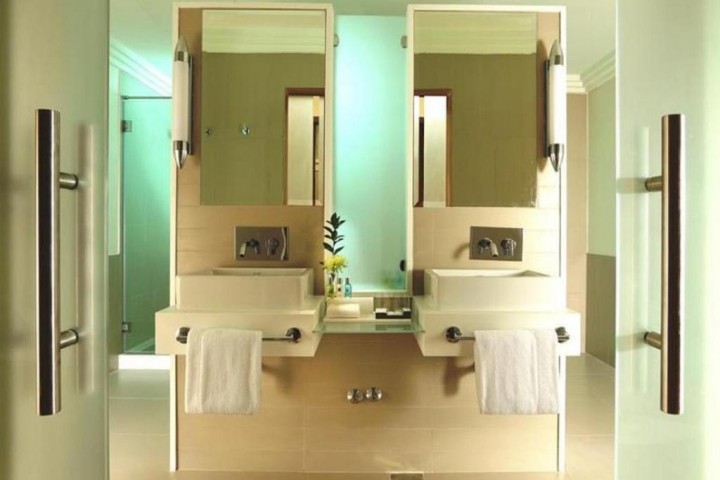 Club Suite Near Carrefour Garhoud 4 Luxury Bookings
