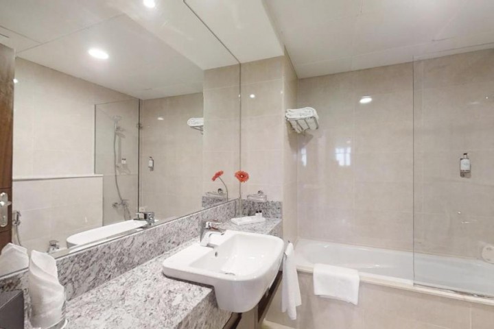 One Bedroom Apartment Near Al Jaddaf Metro 4 Luxury Bookings