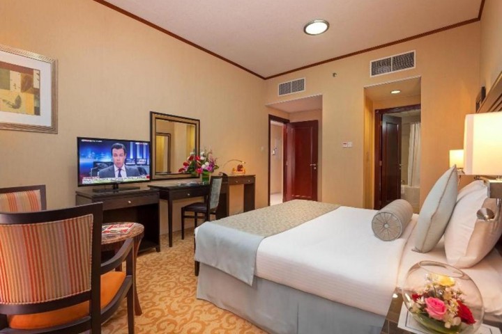 Studio Apartment Near Gardens Metro 5 Luxury Bookings