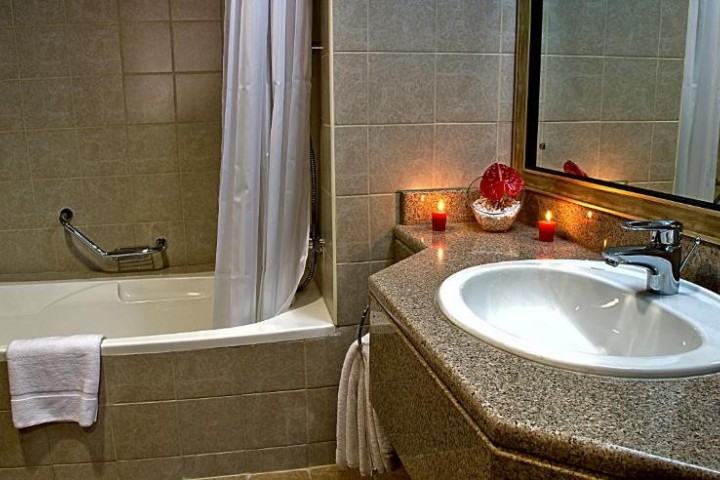 Studio Apartment Near Gardens Metro 26 Luxury Bookings