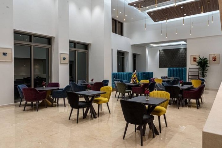 Three Bedroom Apartment Near Al Maya Supermarket 14 Luxury Bookings