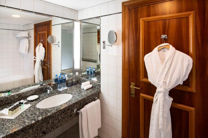 Deluxe Room In Jbr Nearby Mall of the Emirates 10 Luxury Bookings