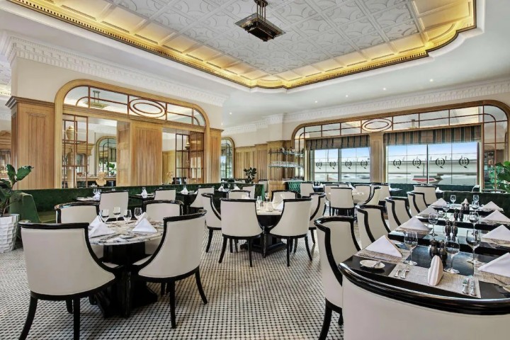 Luxury Deluxe Room On Sheikh Zayed Road. 8 Luxury Bookings