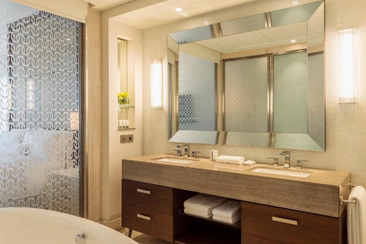 Luxury Deluxe Room On Sheikh Zayed Road. 10 Luxury Bookings