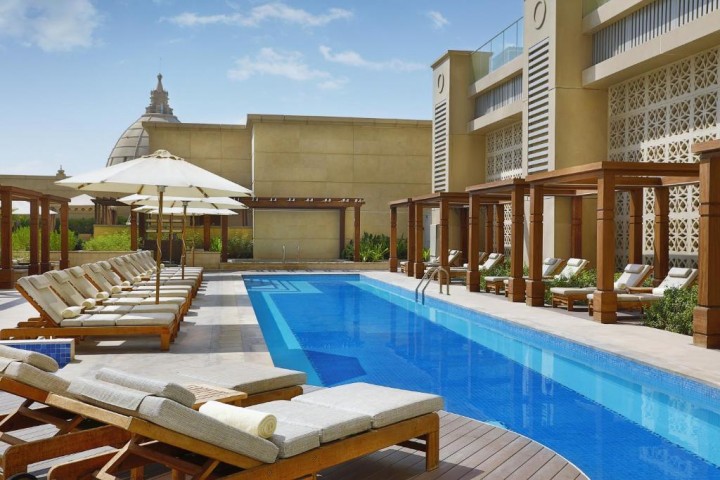 Luxury Deluxe Room On Sheikh Zayed Road. 18 Luxury Bookings