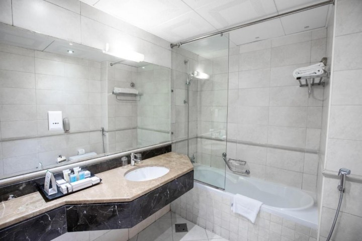 One Bedroom Apartment near Business Bay Metro 5 Luxury Bookings