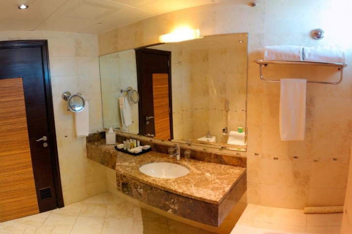 Three Bedroom Apartment Near Business Bay Metro 11 Luxury Bookings