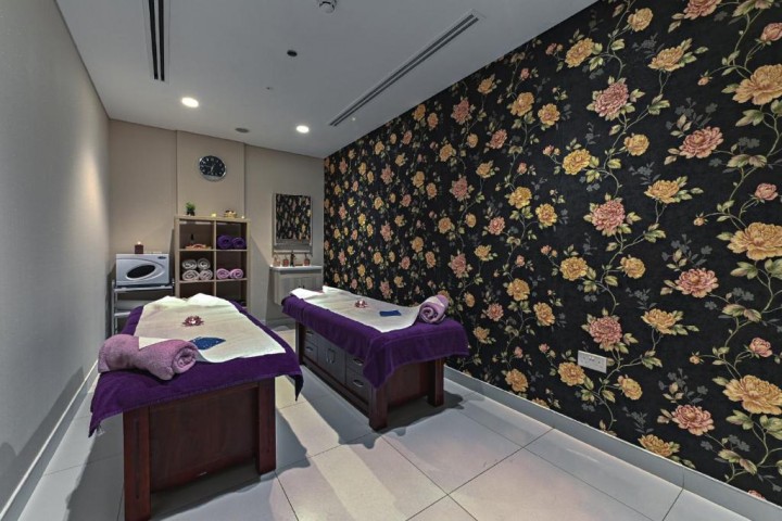 Deluxe Room Near Mashreq Metro with Breakfast Free 11 Luxury Bookings