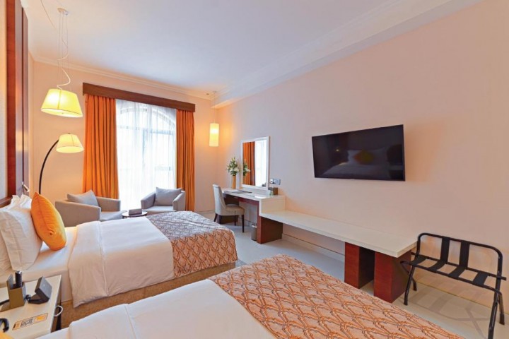 Deluxe Room Near Mashreq Metro with Breakfast Free 3 Luxury Bookings