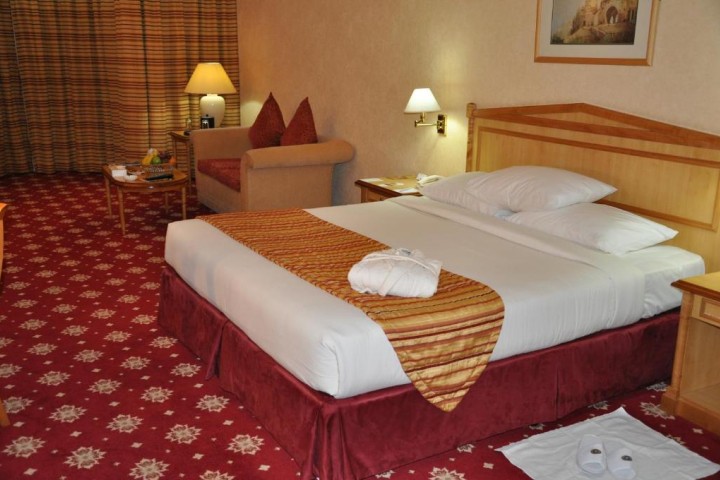 Junior Suite Room Near LULU Express 1 Luxury Bookings