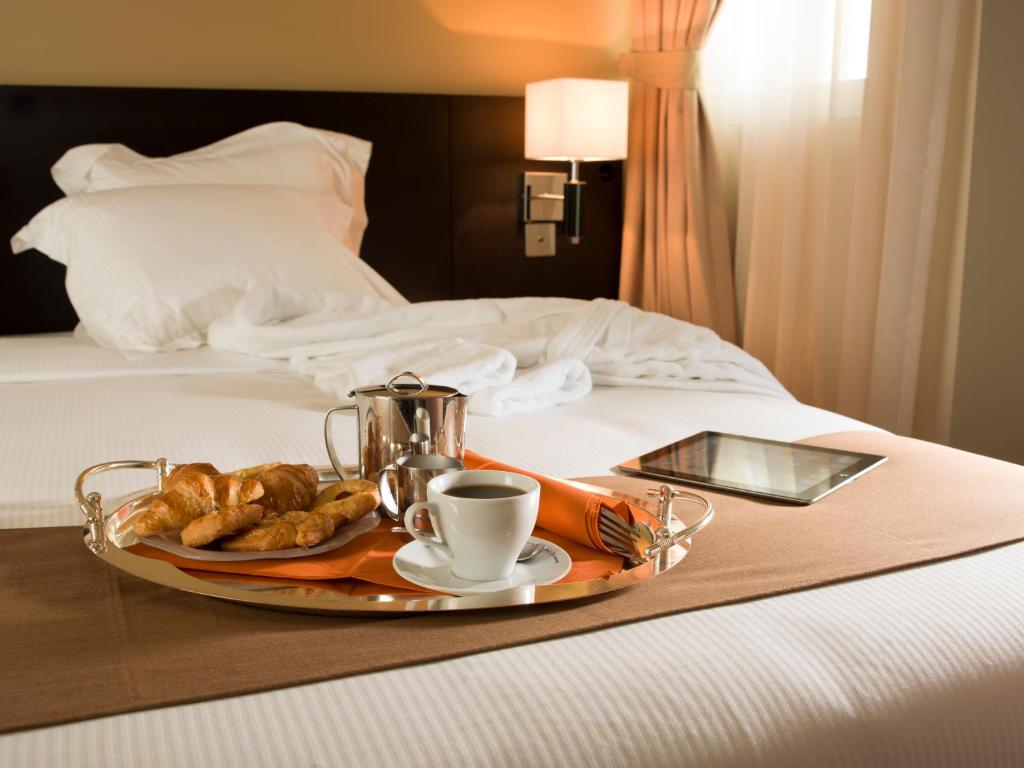 Deluxe Two Bedroom Apartment Near Wtc Metro Luxury Bookings