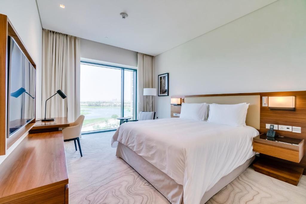Three Bedroom Apartment Near Emirates Golf Club Luxury Bookings