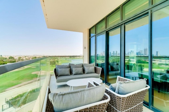 Three Bedroom Apartment Near Emirates Golf Club 5 Luxury Bookings