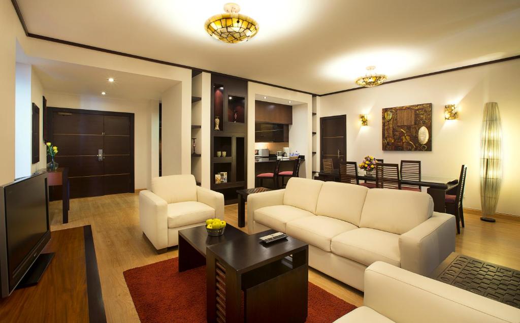 Two Bedroom Apartment Near Pk Mart Supermarket. Luxury Bookings