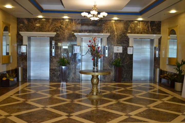 Studio Apartment Near Manhattan Avenue 14 Luxury Bookings