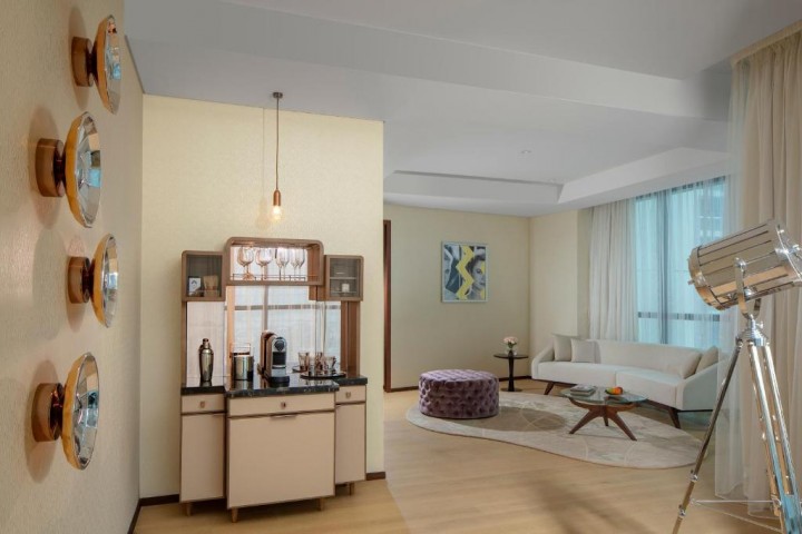Carole Suite Room Near Damac Royal Business. 7 Luxury Bookings