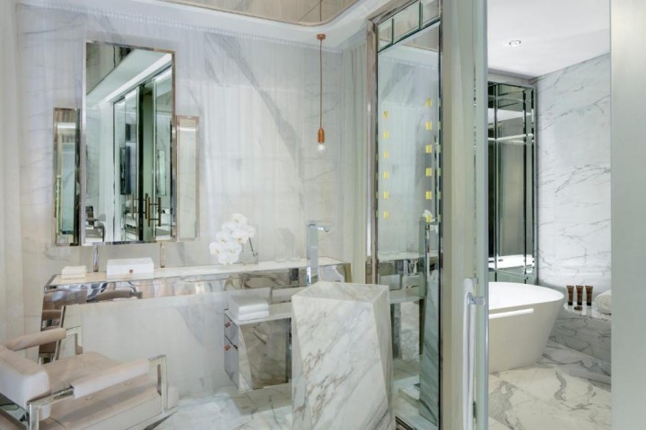 Luxury Suite Room Near Damac Royal Business bay. 10 Luxury Bookings