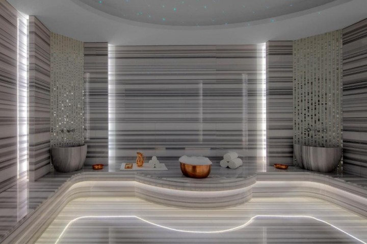 Luxury Suite Room Near Damac Royal Business bay. 16 Luxury Bookings