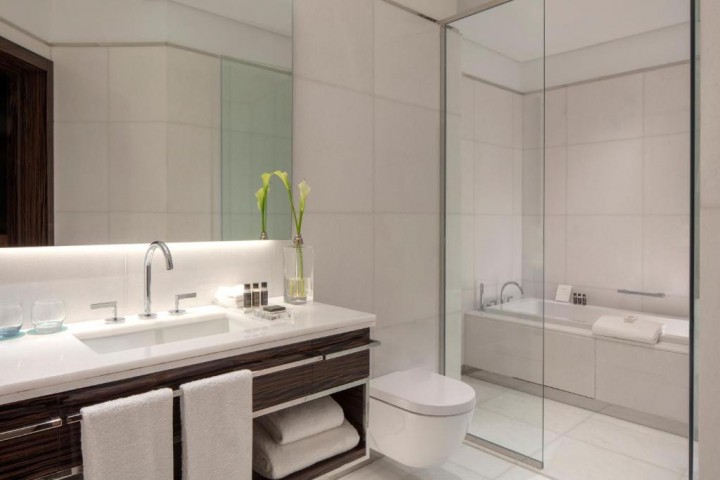 Fancy Luxury Room With Balcony Near Mayfair Tower 1 Luxury Bookings