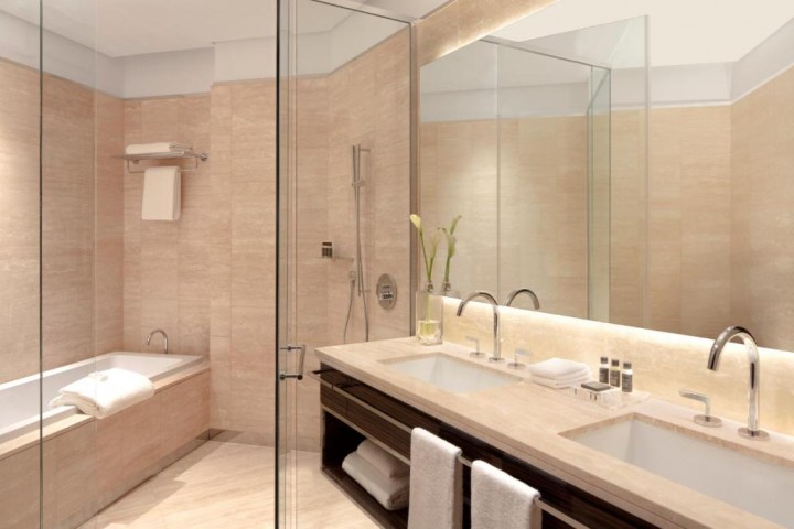 Fancy Luxury Room With Balcony Near Mayfair Tower 4 Luxury Bookings