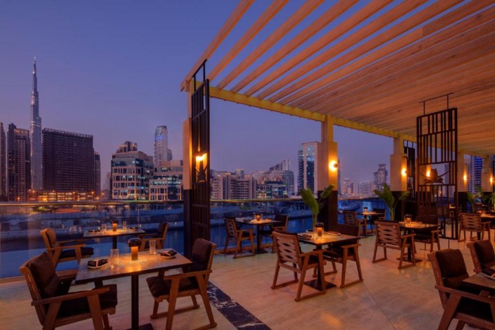 Fancy Luxury Room With Balcony Near Mayfair Tower 17 Luxury Bookings